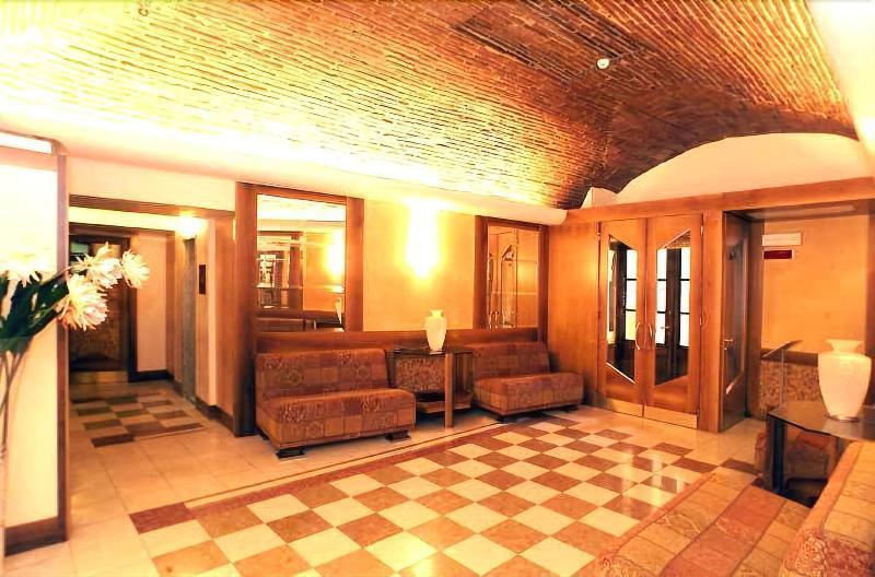 Hotel&Ristorante Miramonti Palazzo Storico Риети Экстерьер фото