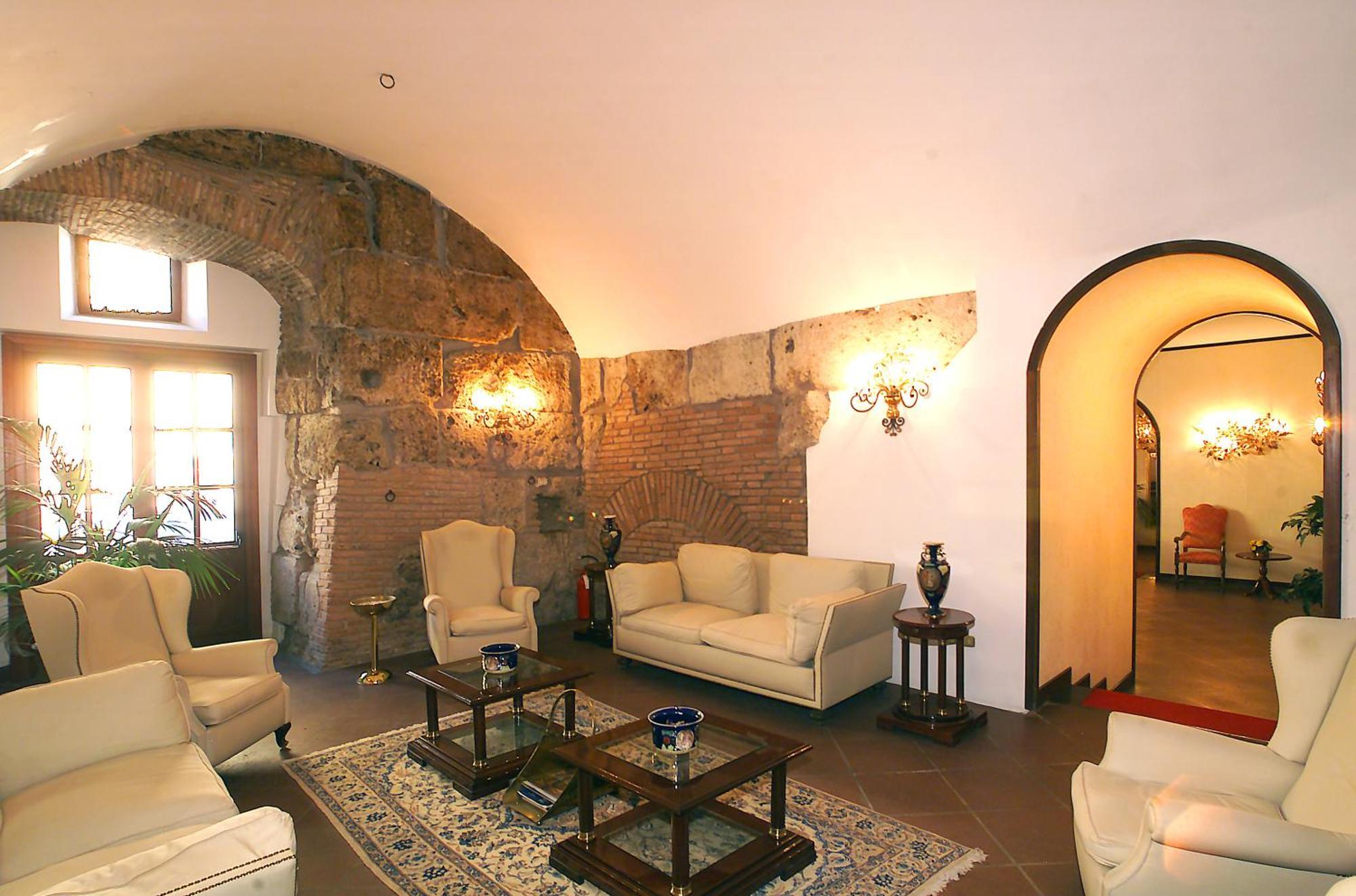 Hotel&Ristorante Miramonti Palazzo Storico Риети Экстерьер фото