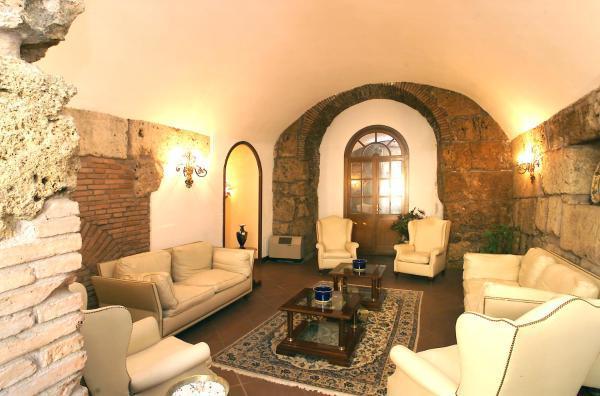Hotel&Ristorante Miramonti Palazzo Storico Риети Экстерьер фото
